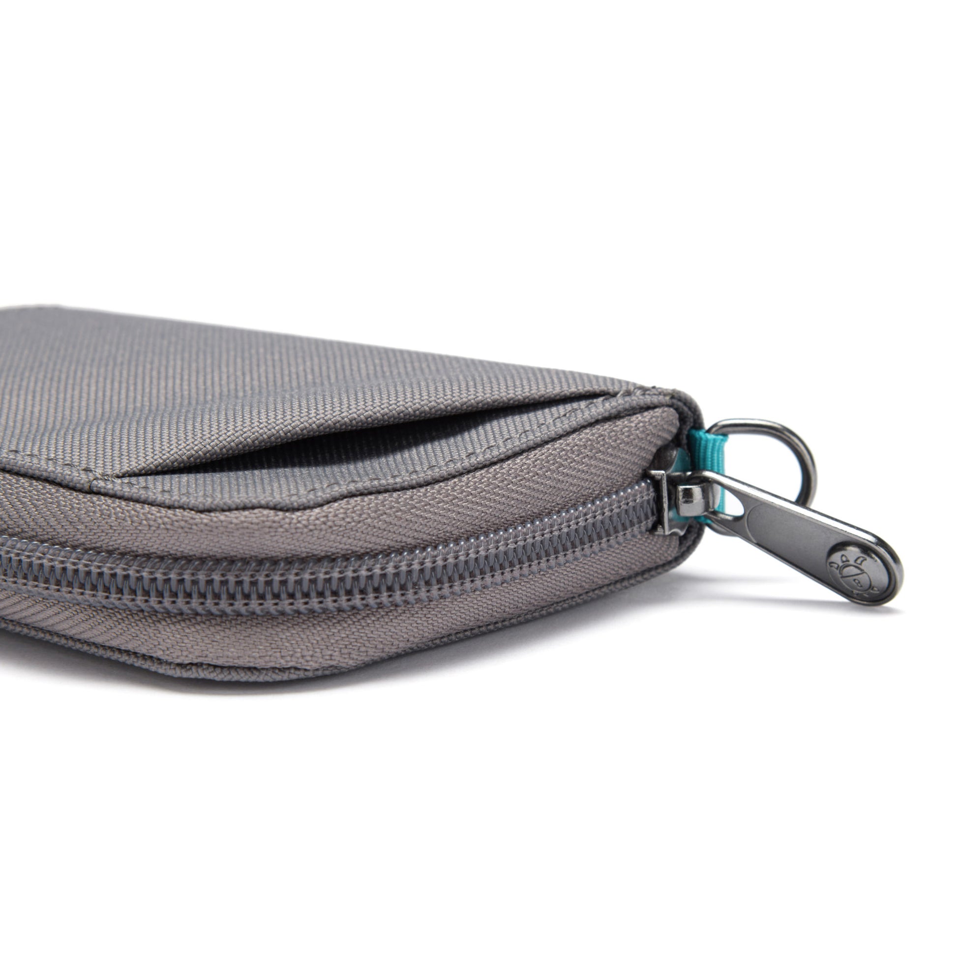 Pacsafe® RFIDsafe™ RFID Blocking Card Wallet, stone grey, close up of zipper