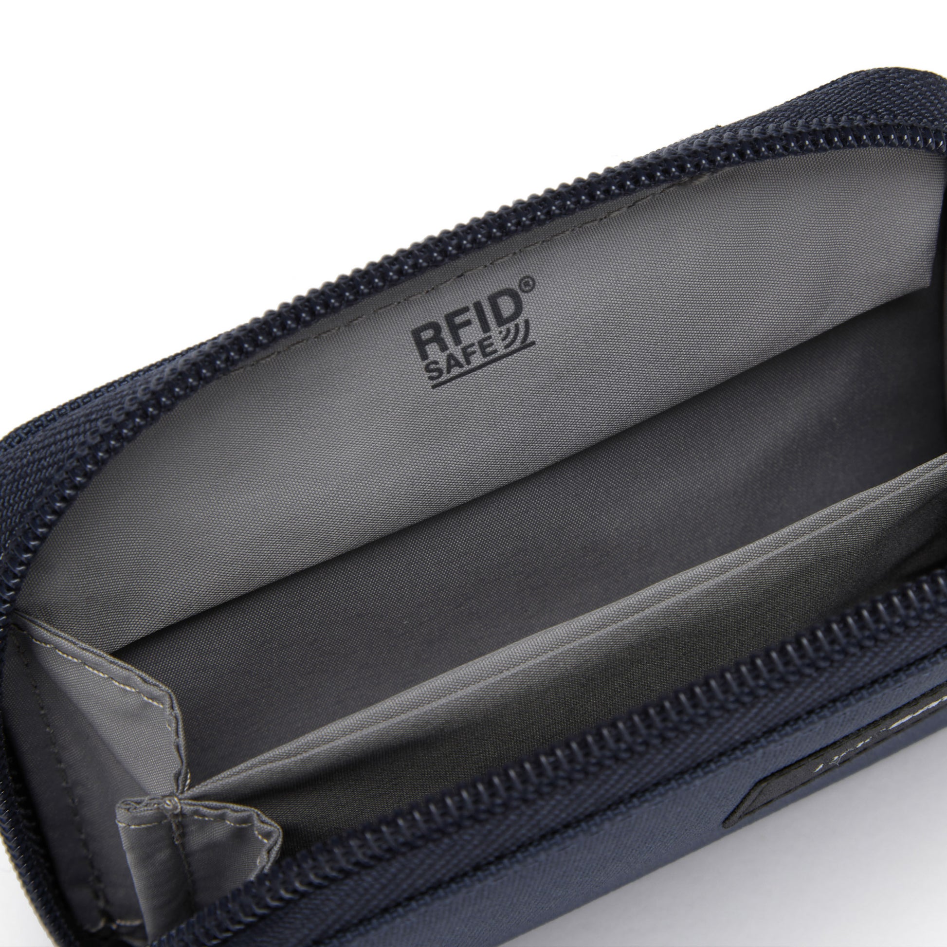 Pacsafe® RFIDsafe™ card wallet, coastal blue, close up of inside