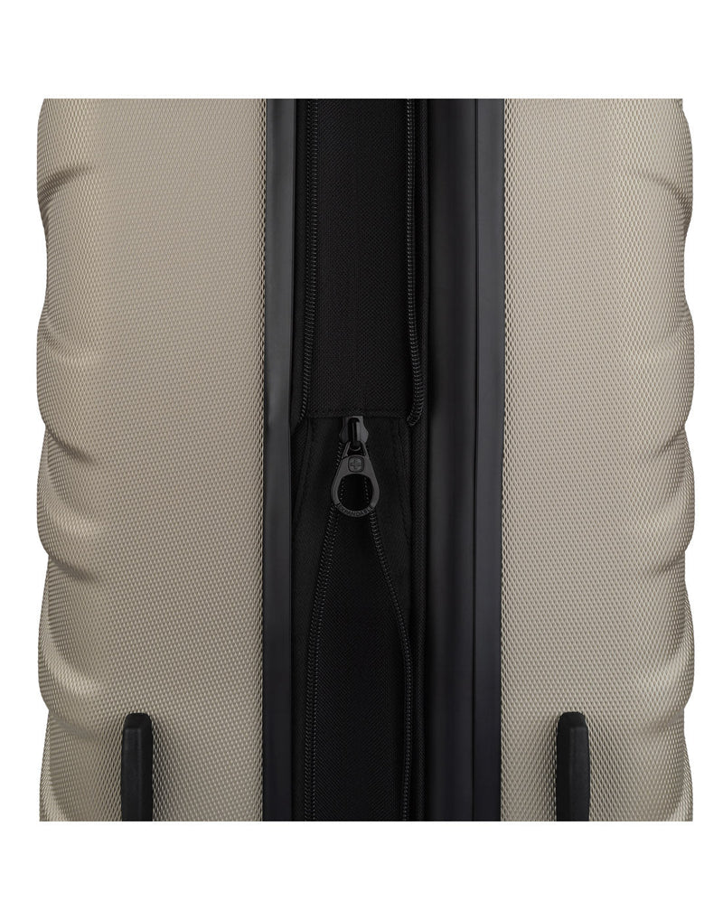 Close up of expandable zipper on Swiss Gear Fortress 24" Hardside Expandable Spinner in sand colour