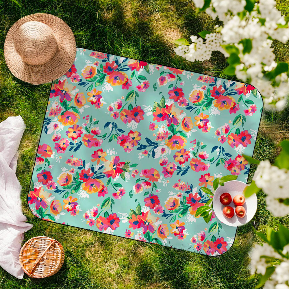 The K5 XXL Microfibre Beach Towel is laid out picnic-style on the grass with a basket and apples.