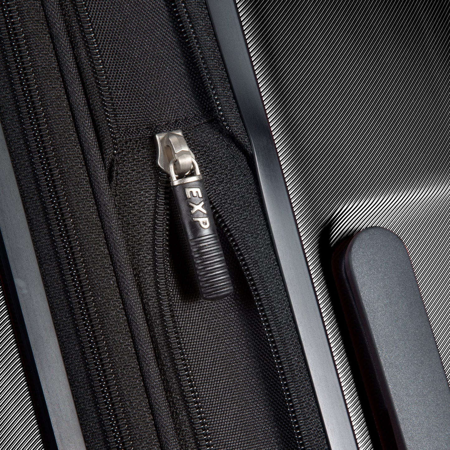 Close-up of Ricardo Beverly Hills Melrose 29" Hardside Spinner expansion zipper beside handle and texture.