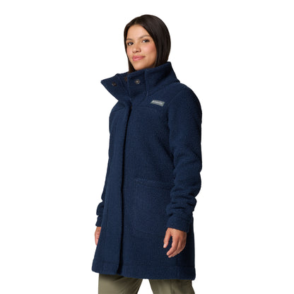 Woman wearing Columbia Women's Panorama™ Long Jacket in collegiate navy blue, side view