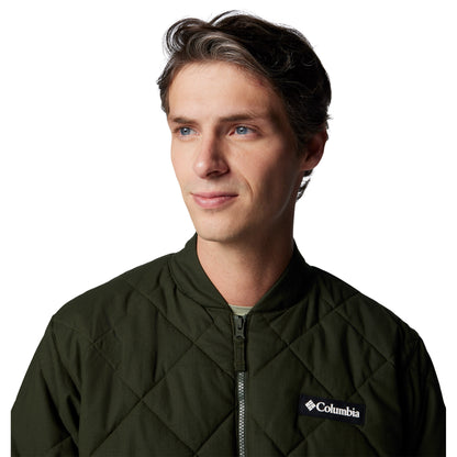 Top half of man wearing Columbia Men's Rad Padded™ Jacket in greenscape colour, front view, zipped up