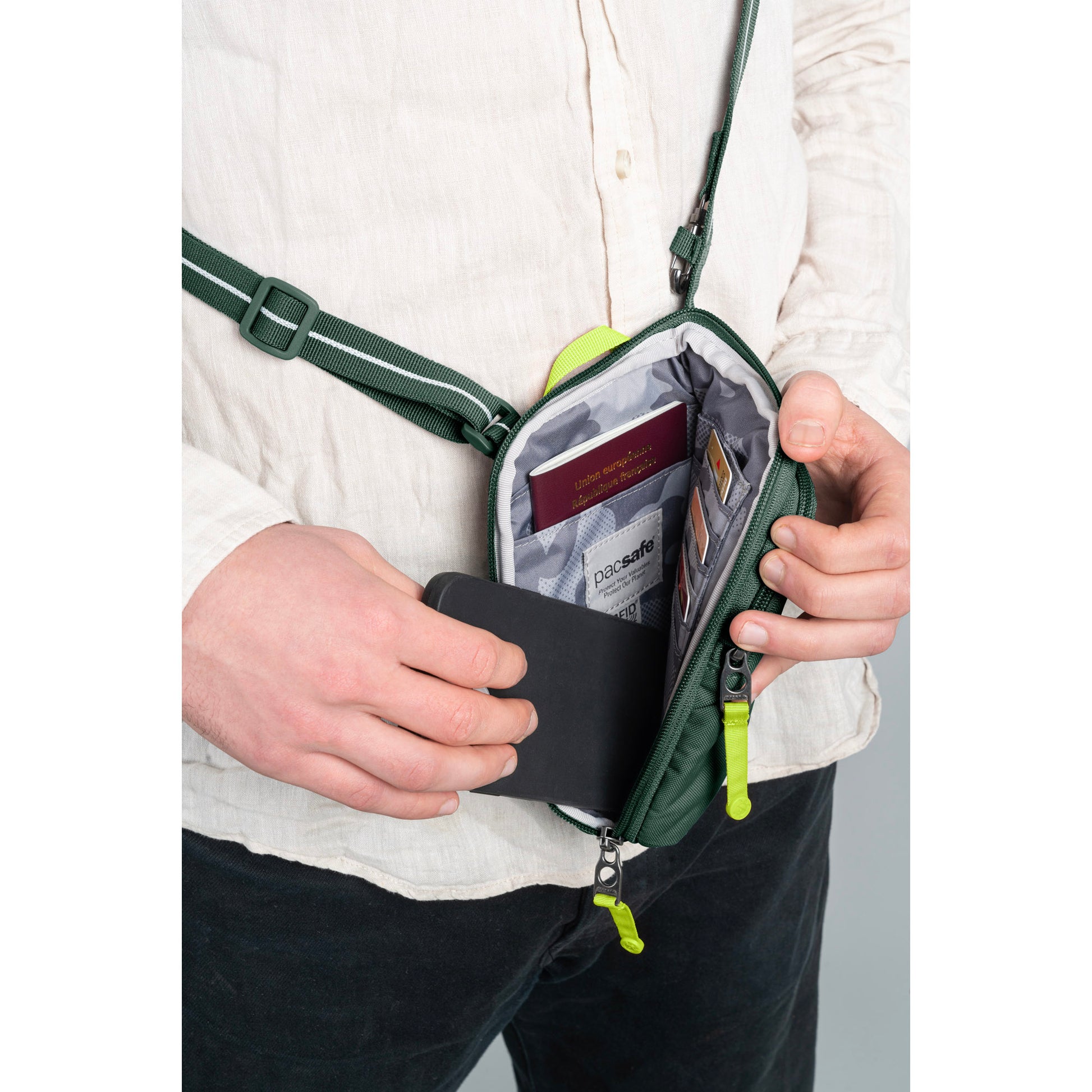 Pacsafe® GO Anti-Theft Tech Crossbody