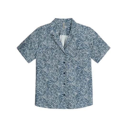 Product Image – Royal Robbins Women's Spotless Evolution Meadow SS shirt, blue/white leaf print—ideal summer camp style.