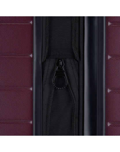 Bugatti Hamburg 28" Hardside Expandable Spinner in Red Lacquer, close-up view of the zipper-release expansion system. 