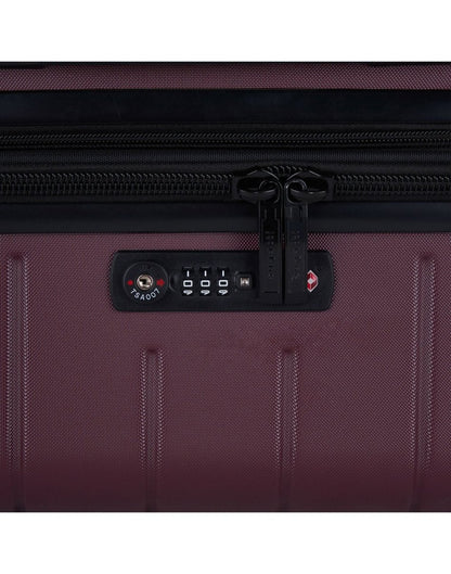 Bugatti Hamburg Hardside Carry-on Spinner in Red Lacquer colour, close-up view of the integrated TSA zipper lock.