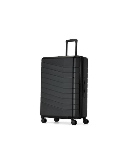 Bugatti Munich Hardside 28" Expandable Spinner in black, front angled view.