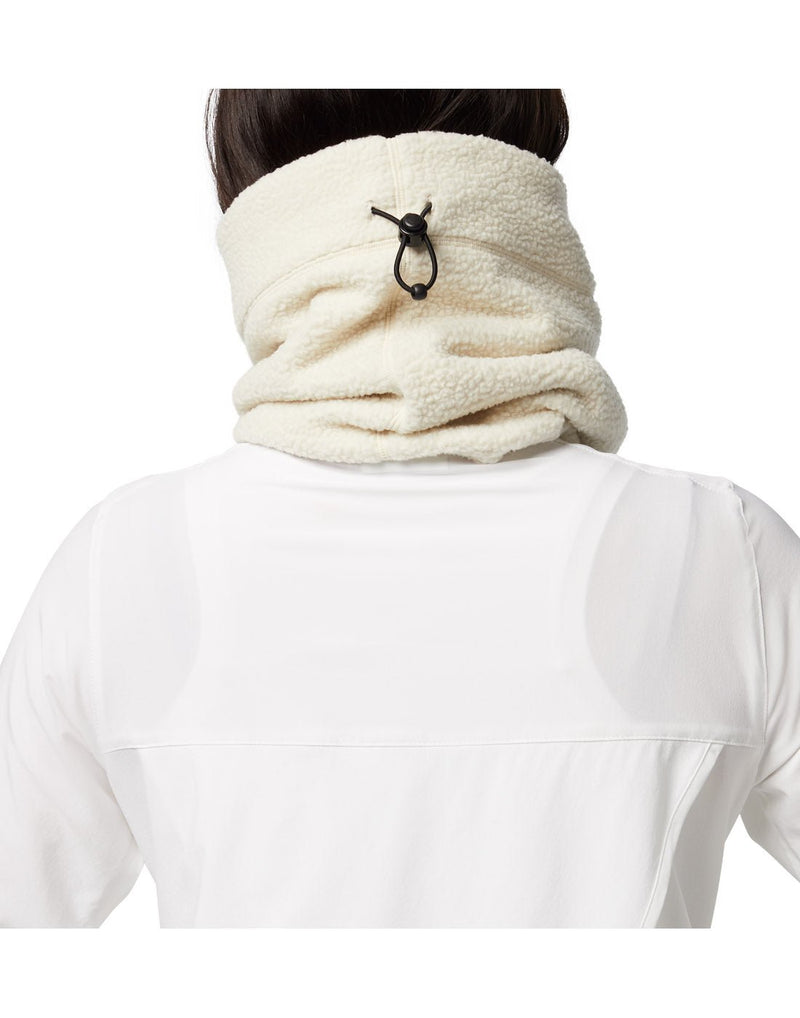 Back view of a woman wearing a Columbia CSC™ II Omni-Heat™ Fleece Gaiter in chalk colour.