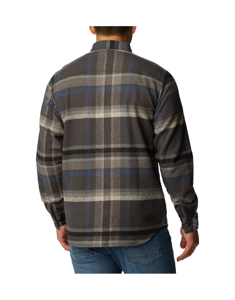 Back view of a man wearing Columbia Men's Pitchstone™ Heavyweight Flannel Shirt in "Shark Macro Multi" colour.