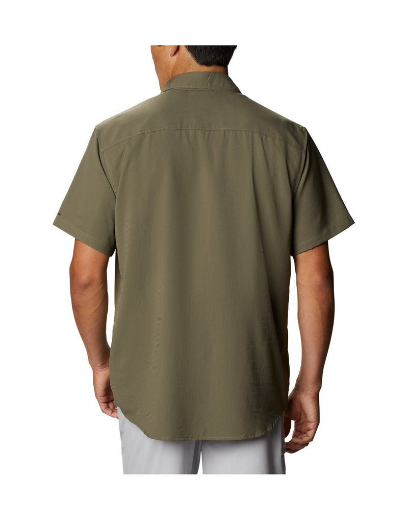 Back view of a man wearing a Columbia Men's Utilizer™ II Solid Short Sleeve Shirt in stone green colour.