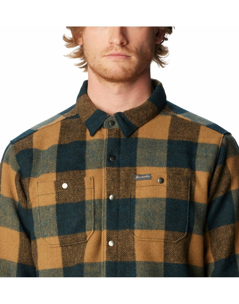 Close-up front view of a man wearing the Columbia Men's Windward™ II Shirt Jacket in Night Wave Dimensional Buffalo print.