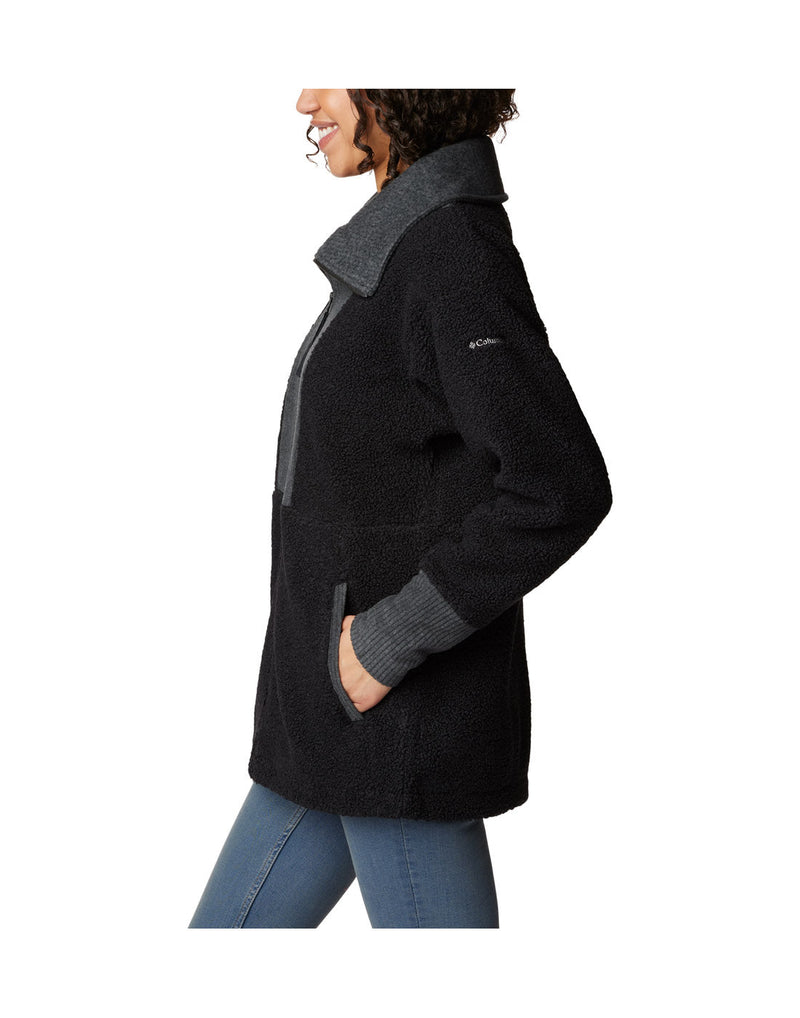 Left side view of a woman wearing the Columbia Women's Boundless Trek™ Fleece Full Zip Jacket in Black.