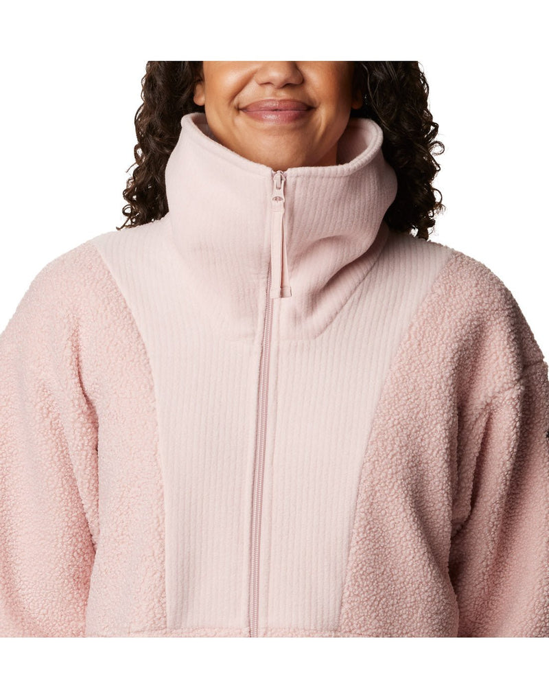 Close-up front view of a woman wearing the Columbia Women's Boundless Trek™ Fleece Full Zip Jacket in Dusty Pink. 