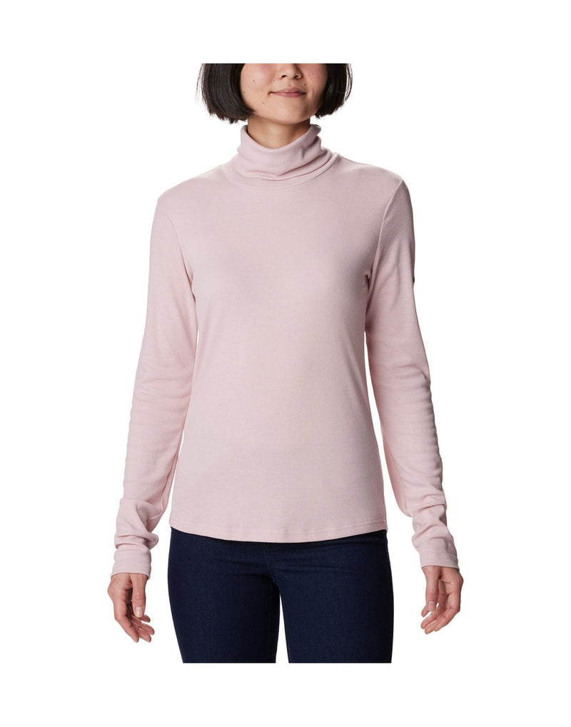 Front view of a woman wearing the Columbia Women's Boundless Trek™ Ribbed Turtleneck Long Sleeve Shirt in Dusty Pink.