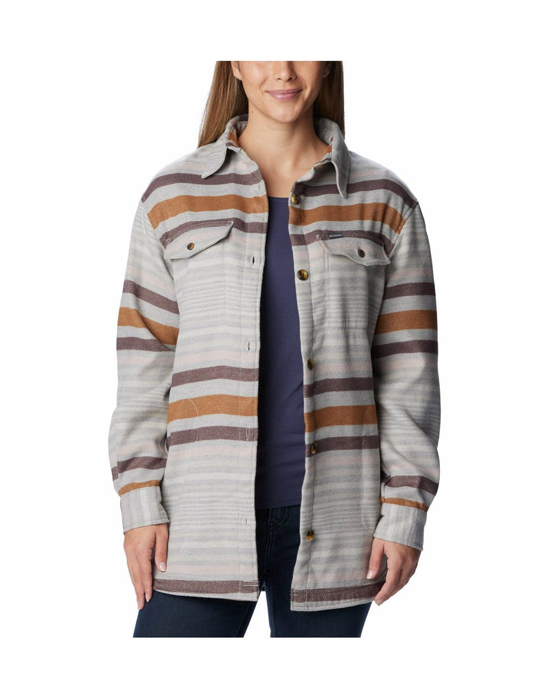 Front  view of a woman wearing an unbuttoned Columbia Women's Calico Basin™ Shirt Jacket in Columbia Grey Heathered Stripe colour.