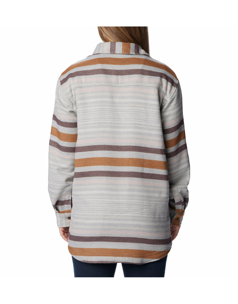Back view of a woman wearing a Columbia Women's Calico Basin™ Shirt Jacket in Columbia Grey Heathered Stripe colour.