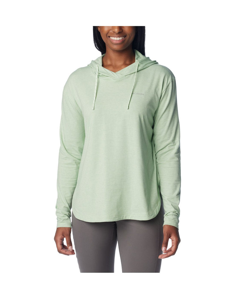 Front view of a woman wearing Columbia Women's Sun Trek™ Hooded Pullover in Sage Leaf Heather colour.