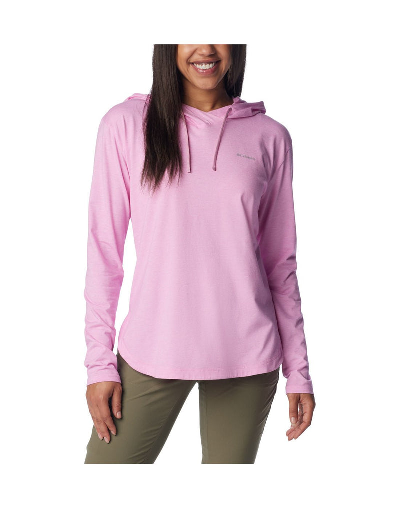 Front view of a woman wearing Columbia Women's Sun Trek™ Hooded Pullover in cosmos heather colour.