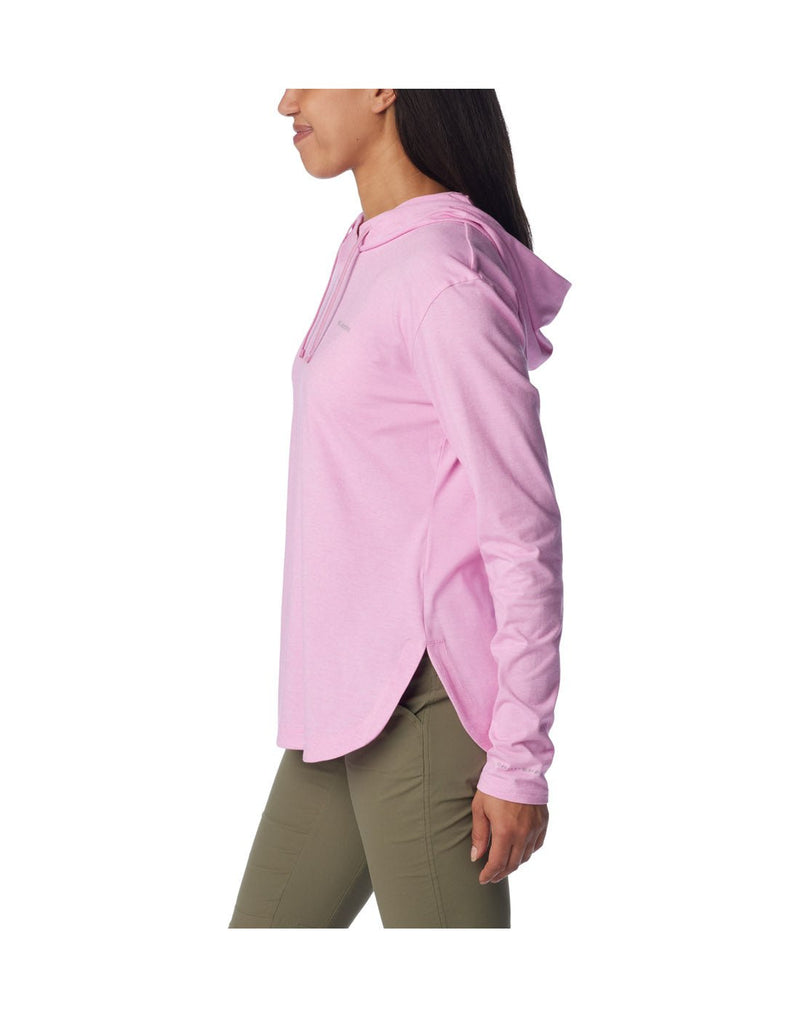 Right side view of a woman wearing Columbia Women's Sun Trek™ Hooded Pullover in cosmos heather colour.